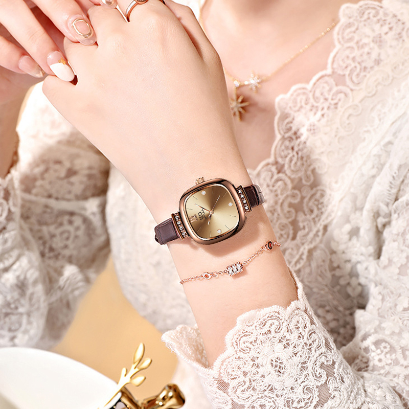 Orologio Quadrato da Donna in  - Luxury Watch With Leather Strap recensione e prezzo