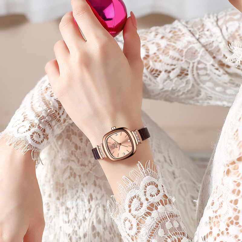 Orologio Quadrato da Donna in  - Luxury Watch With Leather Strap recensione e prezzo