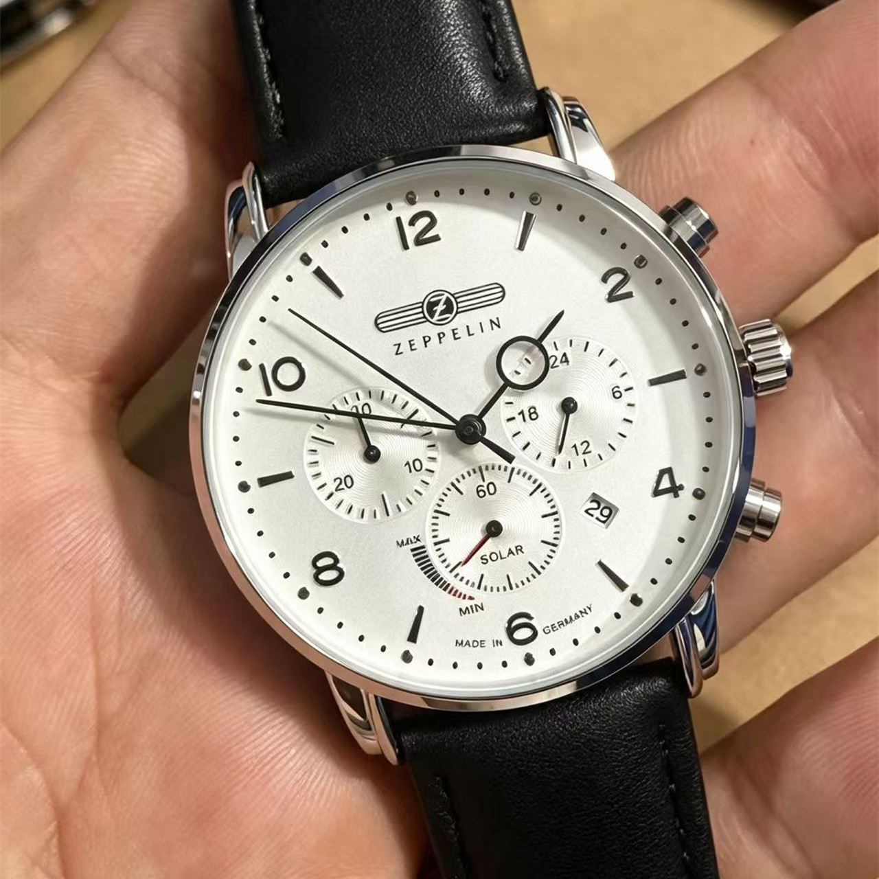 Orologio da Uomo Zeppelin Airs - Luxury Watch Case recensione e prezzo